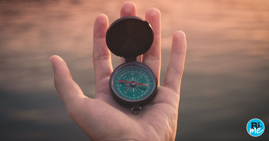 A man holding a compass explaining business insurance to the self-employed entrepreneurs